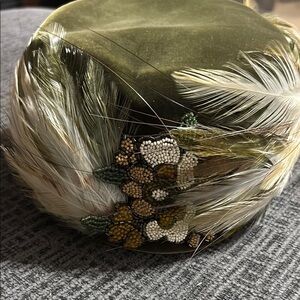 Vintage Elegant Olive Green Feathered Hat 1950’s